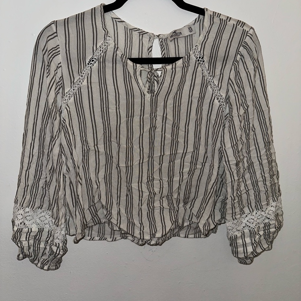 Hollister White and Gray Puff Sleeve Blouse with Bib Collar